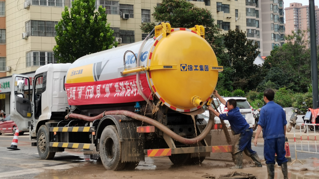 k8凯发国际吸污车驰援郑州特大暴雨